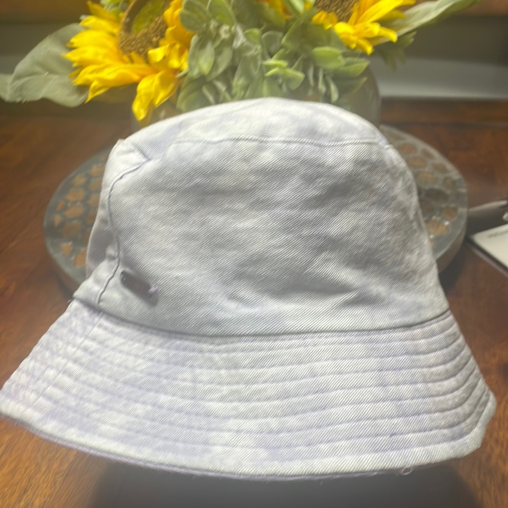 Steve Madden bucket hat!!